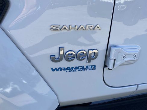 Used 2022 Jeep Wrangler Unlimited Sahara w/ Cold Weather Group image 13