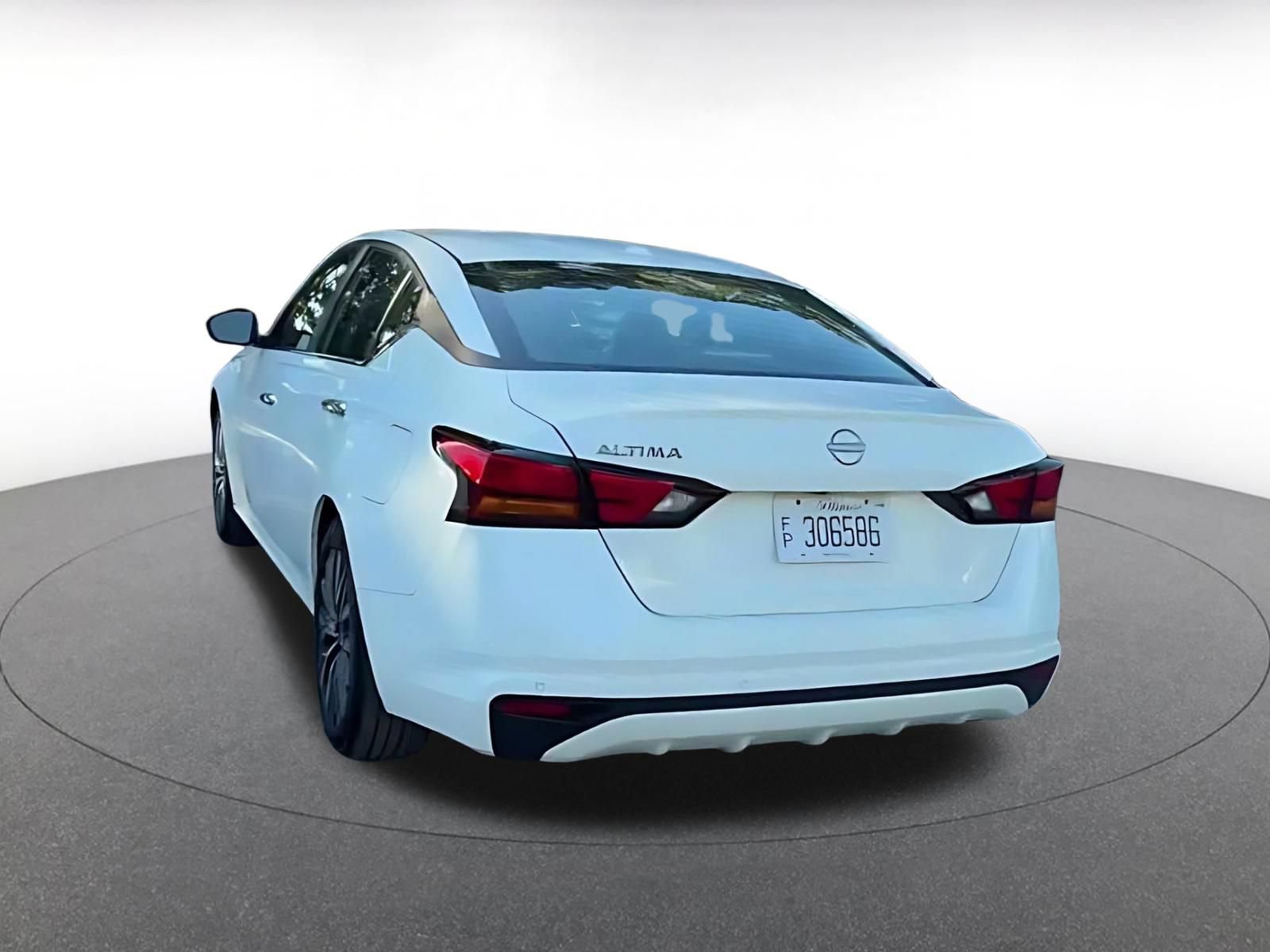Used 2025 Nissan Altima 2.5 SV FWD image 10