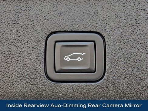 Used 2025 Chevrolet Suburban High Country image 32