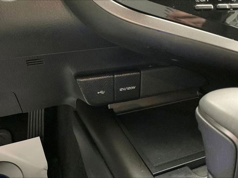 Used 2024 Toyota Camry SE image 35