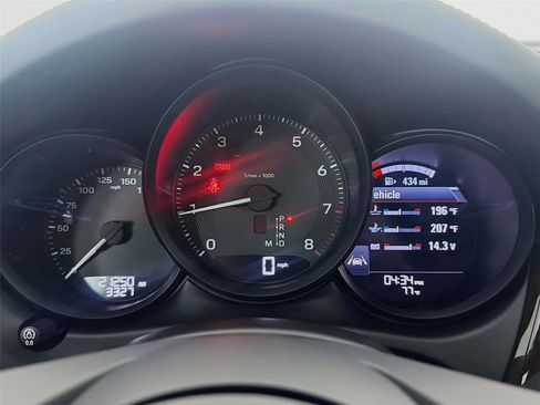 Certified 2023 Porsche Macan Turbo AWD/4WD image 13