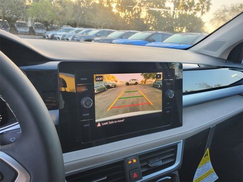 New 2025 Volkswagen Taos SE image 11