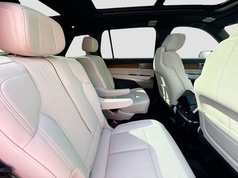 New 2026 Cadillac Vistiq Sport w/ LPO, Floor Liner Package image 29