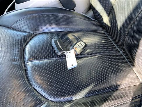 Used 2019 Chrysler Pacifica Limited w/ Advanced Safetytec Group FWD image 14