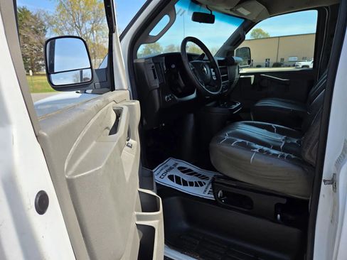 Used 2017 Chevrolet Express 2500 RWD image 13
