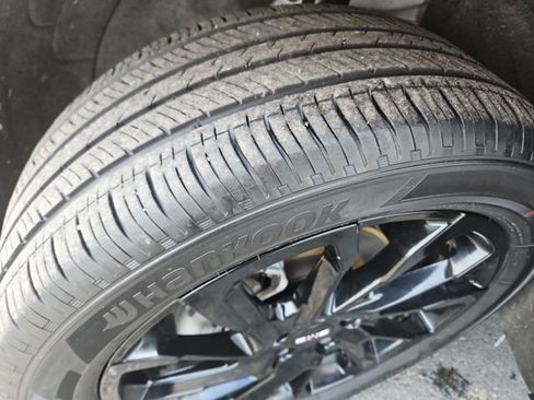 Used 2023 GMC Terrain SLT w/ Tech Package image 29