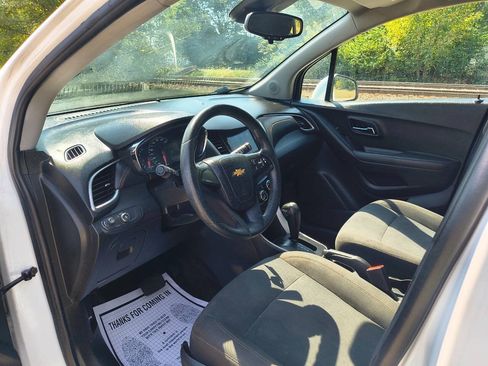 Used 2018 Chevrolet Trax LS AWD/4WD image 3