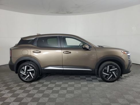 Used 2025 Nissan Kicks SV FWD image 3