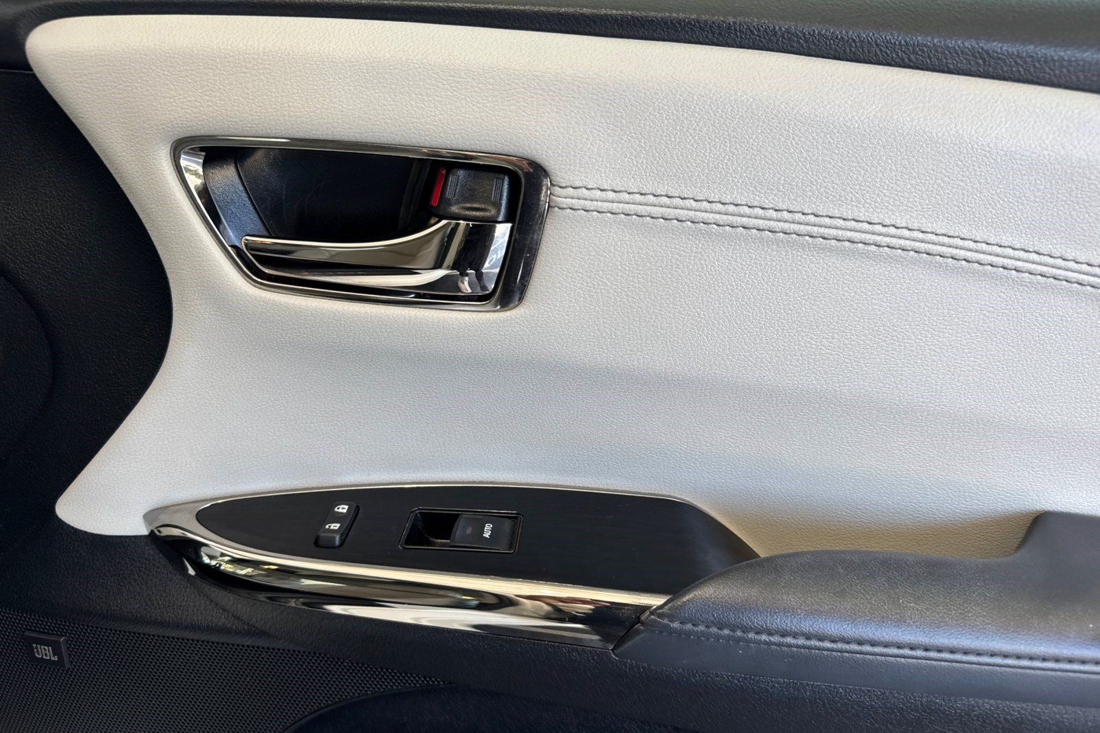Used 2016 Toyota Avalon Limited FWD image 21