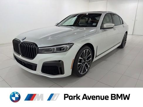 Used 2022 BMW 750i xDrive w/ Luxury Rear Seating Package AWD/4WD image 1