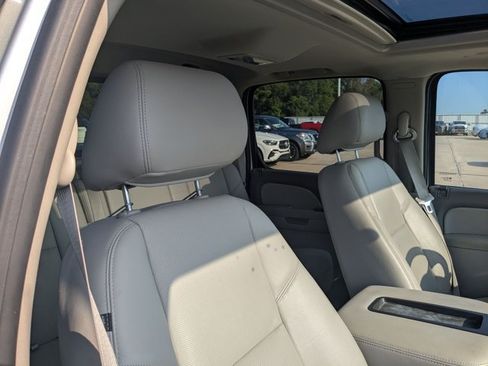 Used 2013 Chevrolet Avalanche LTZ RWD image 17