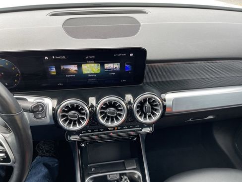 Used 2022 Mercedes-Benz GLB 250 4MATIC image 18