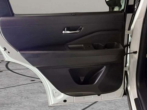 Used 2024 Nissan Pathfinder Platinum image 20