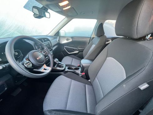 Used 2025 Kia Soul LX w/ LX Technology Package image 24