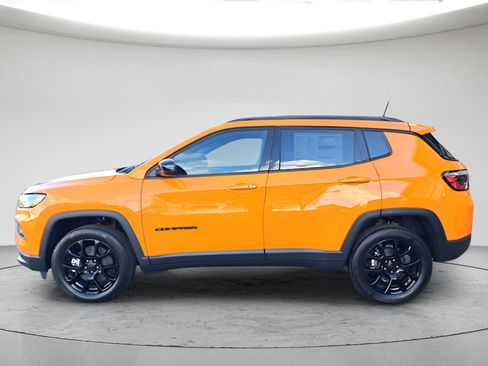 New 2026 Jeep Compass Latitude w/ Sun and Sound Group AWD/4WD image 6