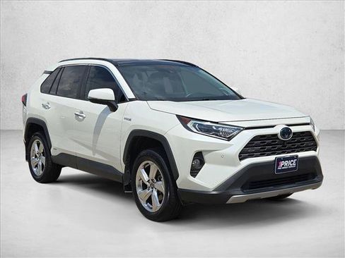 Used 2020 Toyota RAV4 Limited AWD/4WD image 3