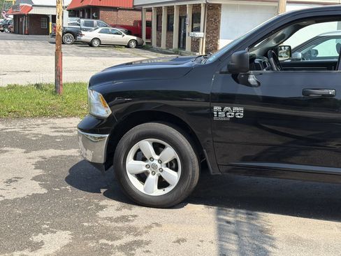 Used 2024 RAM 1500 Classic SLT AWD/4WD image 9