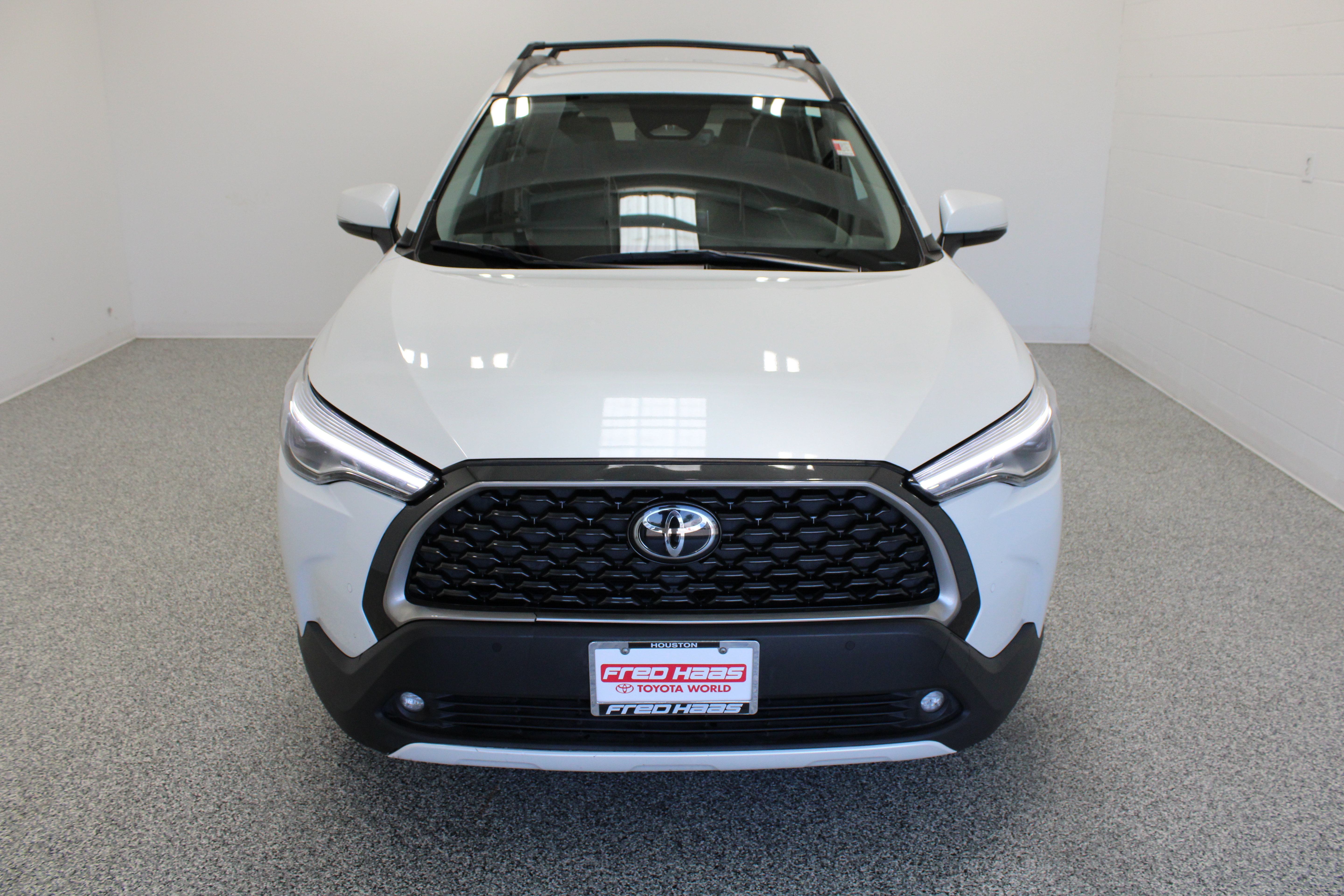 Used 2023 Toyota Corolla Cross XLE FWD image 3