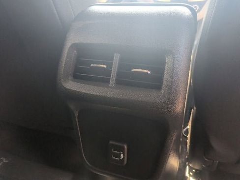 Used 2023 Chevrolet Equinox LT AWD/4WD image 18