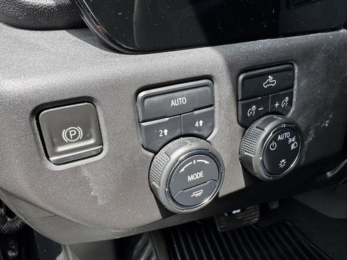 Used 2023 Chevrolet Silverado 1500 LT AWD/4WD image 16