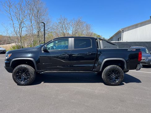Used 2022 Chevrolet Colorado ZR2 w/ ZR2 Midnight Special Edition AWD/4WD image 2