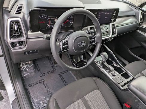 Used 2021 Kia Sorento LX image 10