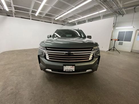 Used 2024 Chevrolet Suburban High Country w/ Advanced Technology Package image 9