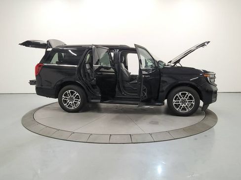 Used 2025 Ford Expedition Active AWD/4WD image 17
