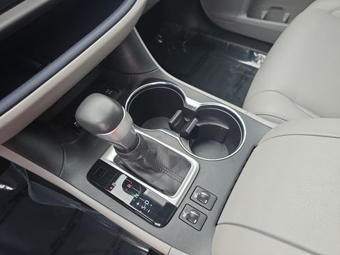 Used 2019 Toyota Highlander XLE AWD/4WD image 26