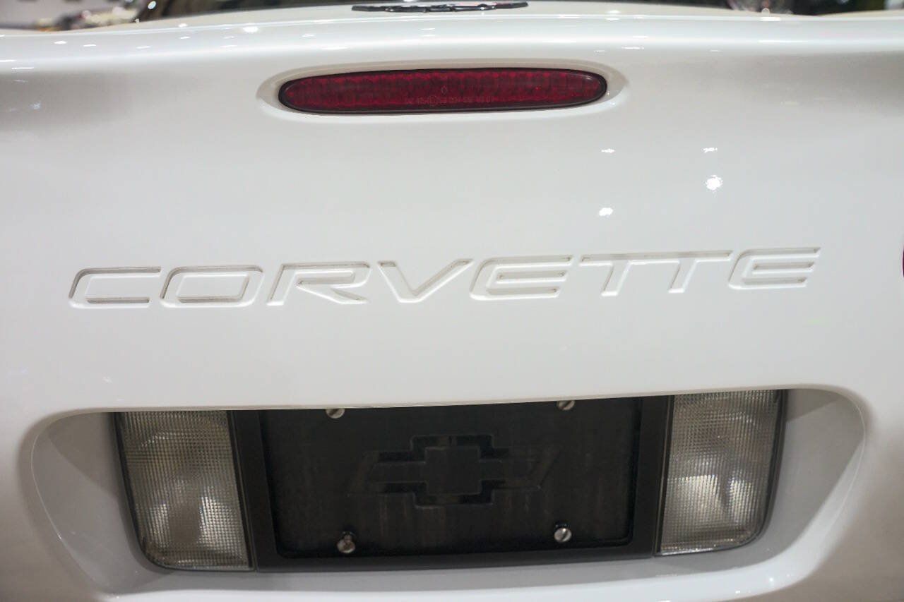 Used 1998 Chevrolet Corvette Coupe RWD image 26