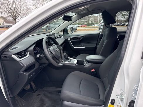 Used 2022 Toyota RAV4 LE image 15