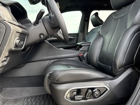 Used 2024 Jeep Grand Cherokee L Overland w/ Luxury Tech Group IV image 15