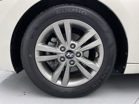 Used 2018 Hyundai Elantra SEL FWD image 21