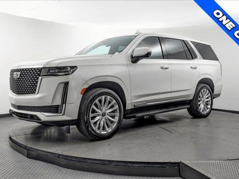 Used 2021 Cadillac Escalade Luxury RWD image 2