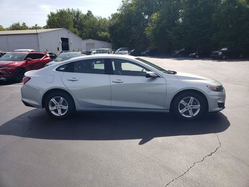 Used 2022 Chevrolet Malibu LT FWD image 4