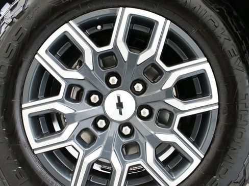 Used 2023 Chevrolet Colorado Z71 AWD/4WD image 32