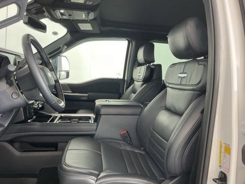 Used 2025 Ford F450 Platinum w/ FX4 Off-Road Package image 18