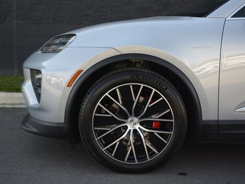 Certified 2025 Porsche Macan 4S Electric image 40