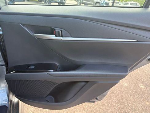 Used 2025 Toyota Camry SE image 32