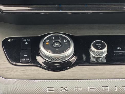 Used 2025 Ford Expedition Max Platinum AWD/4WD image 26