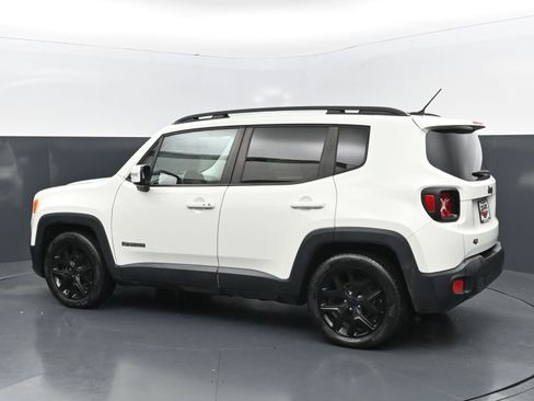 Used 2017 Jeep Renegade Altitude FWD image 6