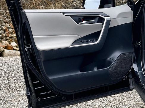 Used 2019 Toyota RAV4 XLE w/ Convenience Package image 21