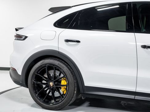 Used 2024 Porsche Cayenne Turbo GT AWD/4WD image 52