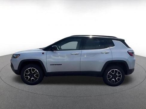 Used 2025 Jeep Compass Trailhawk AWD/4WD image 9