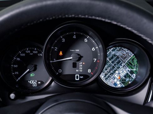 Certified 2025 Porsche Macan image 21