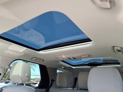 Used 2018 Land Rover Discovery HSE image 30