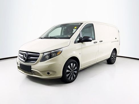 Used 2023 Mercedes-Benz Metris image 3