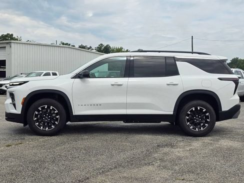 Used 2025 Chevrolet Traverse LT w/ LPO, Floor Liner Package FWD image 2