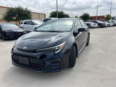 Used 2024 Toyota Corolla SE w/ SE Package FWD image 7