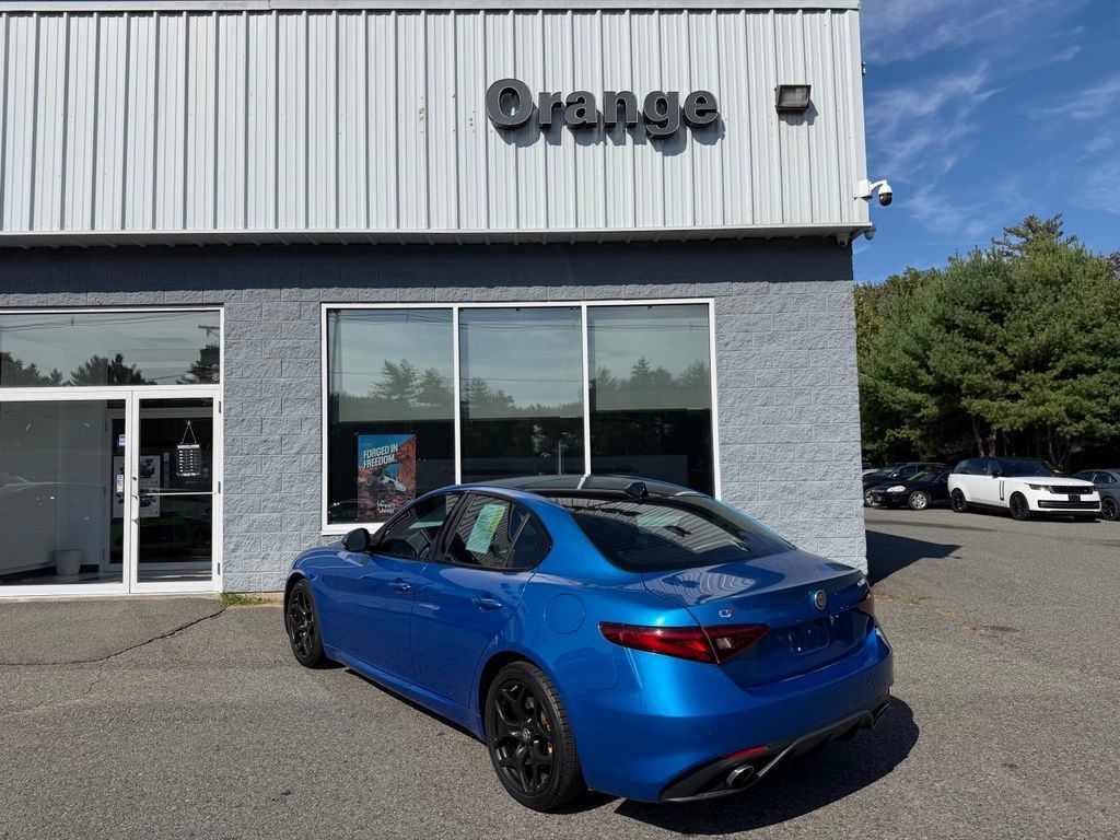 Used 2018 Alfa Romeo Giulia Ti Sport w/ Quick Order Package 22S Sport AWD/4WD image 4